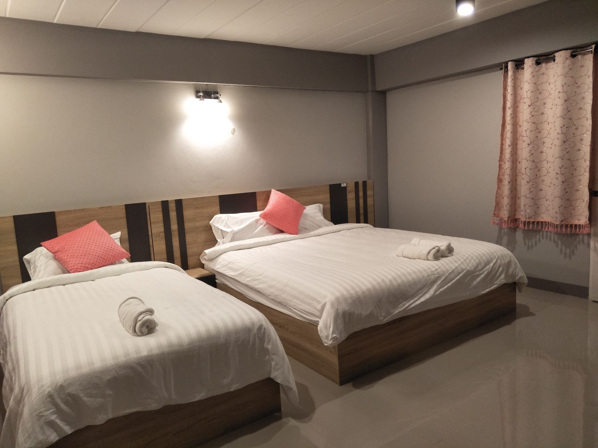 Rinrada Place Hotel Ubonratcsathani Kültér fotó